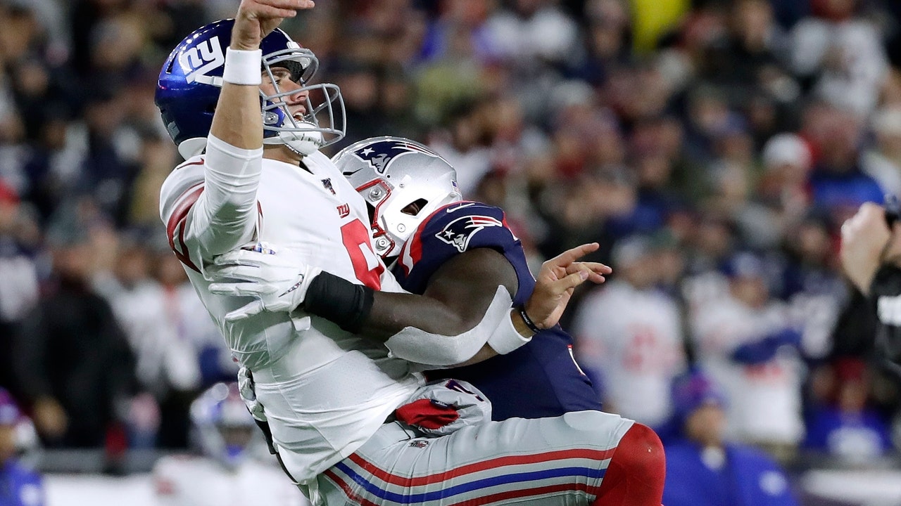 Giants' Jones has 3 INTs in 35-14 loss to Patriots
